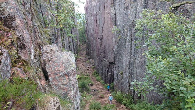 Slåtterdalsskrevan mitt i Skuleskogen.